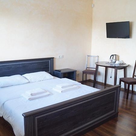 Rosinka Motel Ukrainka Buitenkant foto