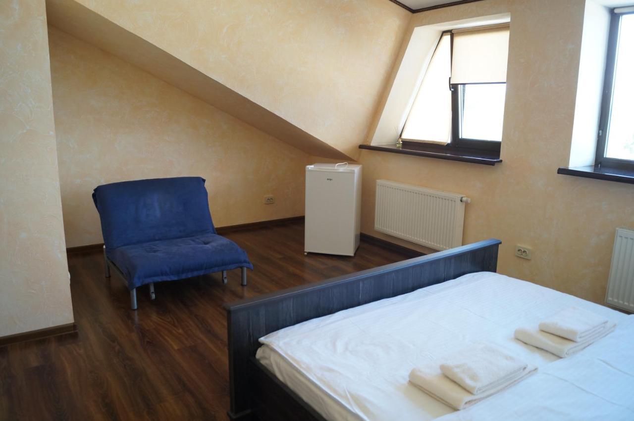 Rosinka Motel Ukrainka Buitenkant foto