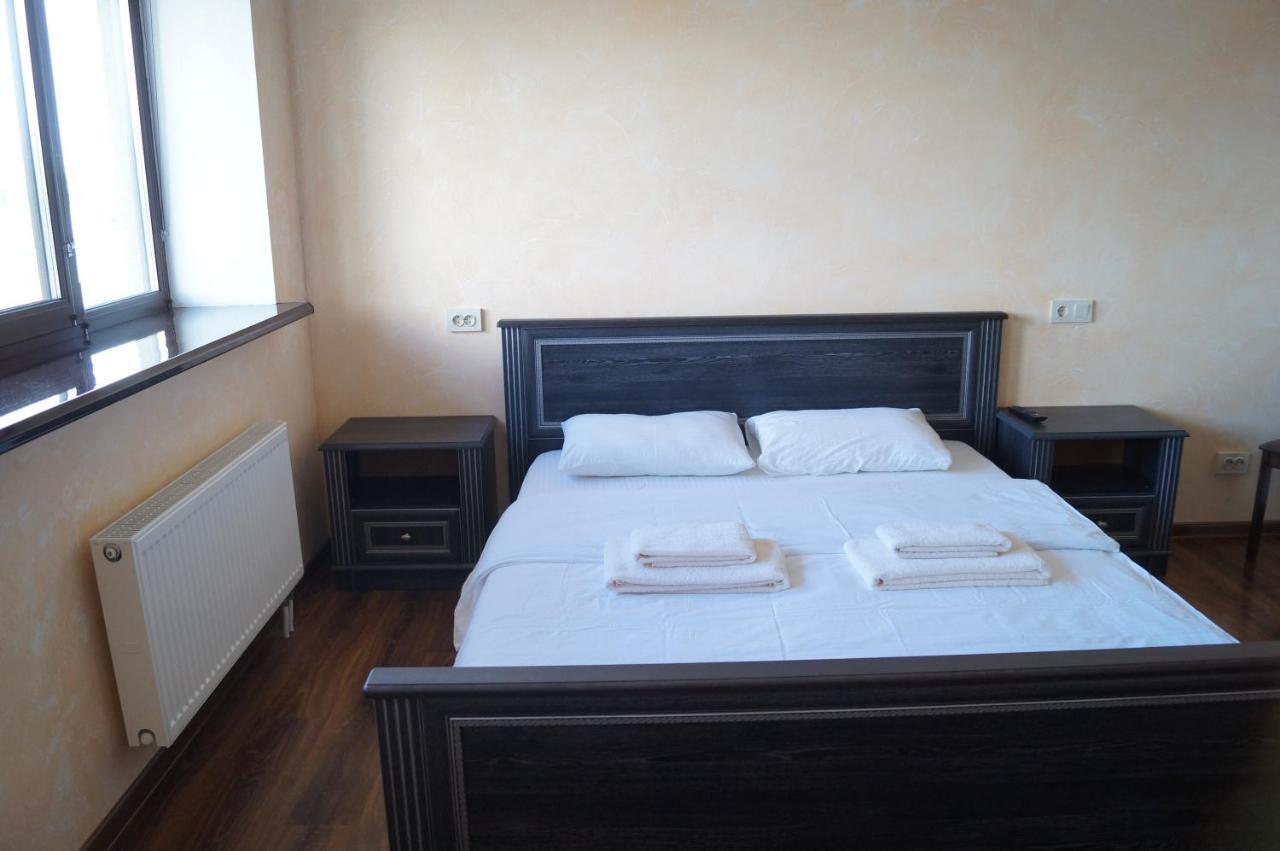 Rosinka Motel Ukrainka Buitenkant foto